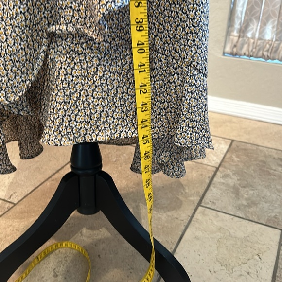 Daisy Wrap Around 40s Style Ruffle Dress - Picture 11 of 13